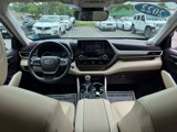Used 2022 Toyota Highlander XLE image 2