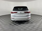 New 2025 Mitsubishi Outlander SE image 4
