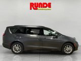 Used 2022 Chrysler Pacifica Touring-L image 6