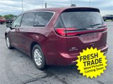 Used 2023 Chrysler Pacifica Touring-L image 2