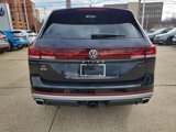 New 2025 Volkswagen Atlas Peak Edition SE image 4