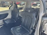 Used 2017 Chrysler Pacifica Touring-L image 6
