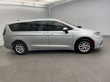 Used 2023 Chrysler Pacifica Touring-L image 5
