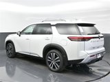 New 2025 Nissan Pathfinder Platinum image 3