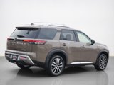 New 2025 Nissan Pathfinder Platinum image 2