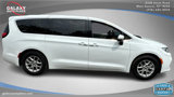 Used 2023 Chrysler Pacifica Touring-L image 4