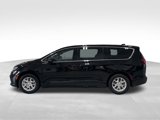 New 2025 Chrysler Pacifica Select image 3