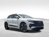 Used 2024 Audi Q4 e-tron Premium Plus image 2