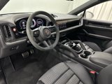 Used 2024 Porsche Cayenne Turbo image 4
