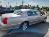 Used 2011 Lincoln Town Car Signature L image 4