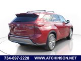 Used 2023 Toyota Highlander L image 3