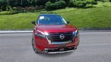 Used 2024 Nissan Pathfinder Platinum image 3