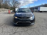 Used 2020 Chrysler Pacifica Touring image 2