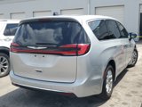 Used 2023 Chrysler Pacifica Touring-L image 4