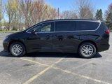 New 2025 Chrysler Pacifica Select image 2