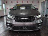 Used 2022 Chrysler Pacifica Touring-L image 3