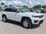 Used 2024 Jeep Grand Cherokee Laredo image 2