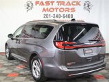 Used 2023 Chrysler Pacifica Limited image 4