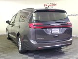 Used 2022 Chrysler Pacifica Touring-L image 4