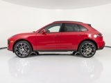 Certified 2025 Porsche Macan image 2