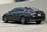 Used 2024 Lexus ES 300h w/ Premium Package image 3