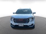 Used 2024 GMC Terrain SLT image 3