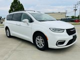 Used 2022 Chrysler Pacifica Touring-L image 2
