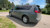 Used 2025 Chrysler Pacifica Select image 3