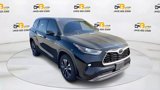 Used 2021 Toyota Highlander XLE image 2