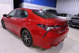Used 2023 Toyota Camry SE image 3