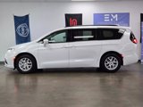 Used 2022 Chrysler Pacifica Touring-L image 6