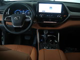 New 2025 Toyota Highlander Platinum image 2