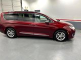 Used 2017 Chrysler Pacifica Limited image 2