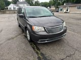 Used 2015 Chrysler Town & Country Touring image 5
