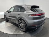 Used 2025 Porsche Cayenne image 3