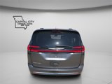 Used 2022 Chrysler Pacifica Touring-L image 6
