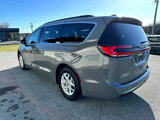 Used 2022 Chrysler Pacifica Touring-L image 6