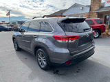 Used 2018 Toyota Highlander XLE image 3