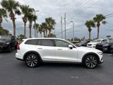 Used 2022 Volvo V60 T5 Cross Country image 3