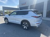 New 2025 Mitsubishi Outlander SE image 3