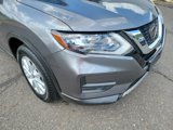 Used 2020 Nissan Rogue SV image 2