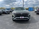 New 2025 Volkswagen Atlas Peak Edition SE image 2