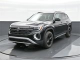 New 2025 Volkswagen Atlas Peak Edition SE image 3