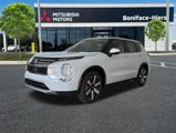 New 2025 Mitsubishi Outlander SE image 3