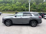 Used 2024 Nissan Pathfinder SV image 2