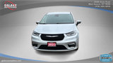 Used 2023 Chrysler Pacifica Touring-L image 2