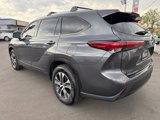 Used 2021 Toyota Highlander XLE image 3