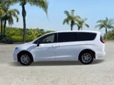 New 2025 Chrysler Pacifica Select image 5