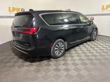 Used 2023 Chrysler Pacifica Limited image 3