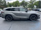 Used 2025 Toyota Highlander XLE image 2